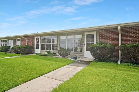 162 Falmouth Ct #D, Ridge, NY 11961