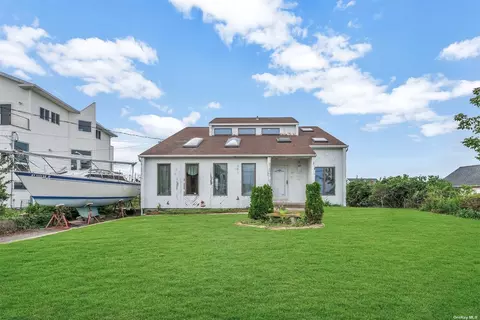 27 Lyndale, Shirley, NY 11967