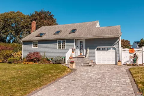 859 Lafayette Ave, Bohemia, NY 11716