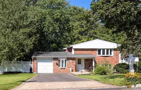 198 11th Ave, Holtsville, NY 11742