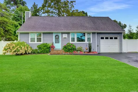 338 Van Buren St, West Babylon, NY 11704