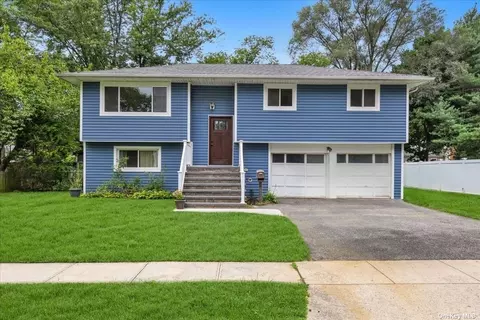 23 Erlwein Ct, Massapequa, NY 11758