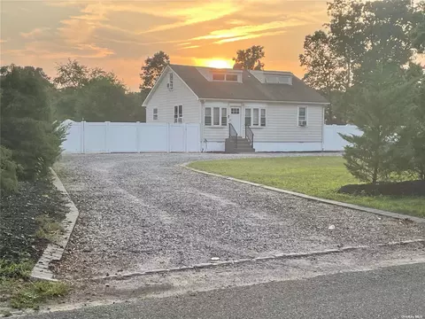 116 Oxhead Rd, Centereach, NY 11720