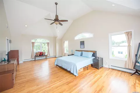 159 Maple St, Islip, NY 11751
