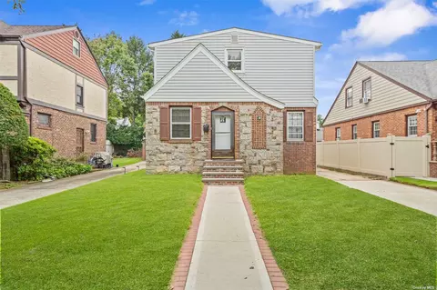 85-06 251st St, Bellerose, NY 11426