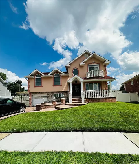 53 Colony Ln, Syosset, NY 11791