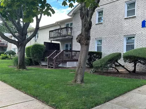 83 Cardinal Ln #2A, Islip, NY 11751