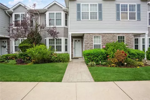 165 Maya Cir #., Central Islip, NY 11722