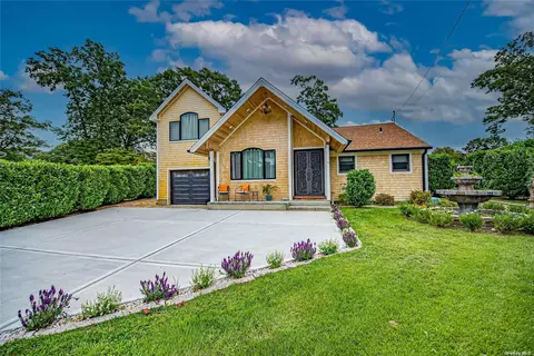 17 West Ct, Smithtown, NY 11787
