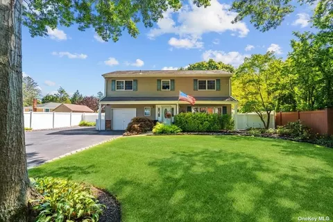 18 Dressler Rd, Greenlawn, NY 11740