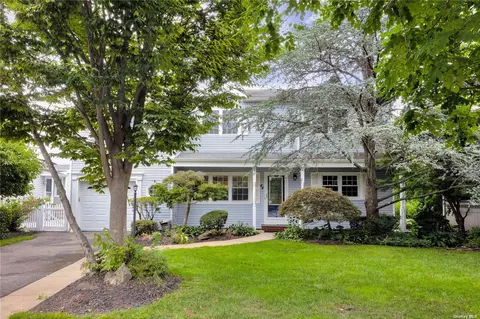 44 Nassau Rd, Massapequa, NY 11758