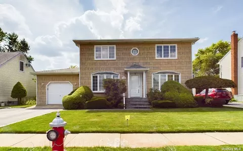 48 Linden Blvd, Hicksville, NY 11801