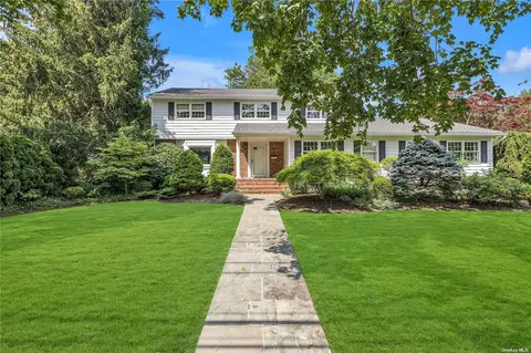 250 Maple Ave, Smithtown, NY 11787