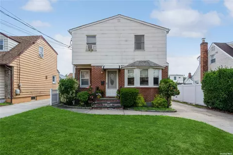 31 Fendale St, Franklin Square, NY 11010