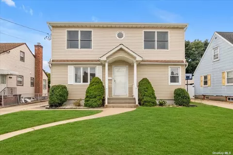 223 Jerome Ave, Mineola, NY 11501