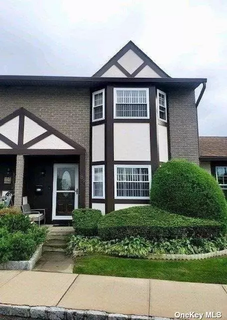 88 Quail Run Dr #88, Deer Park, NY 11729