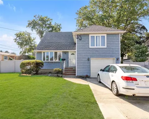 2780 Riverside Ave, Merrick, NY 11566