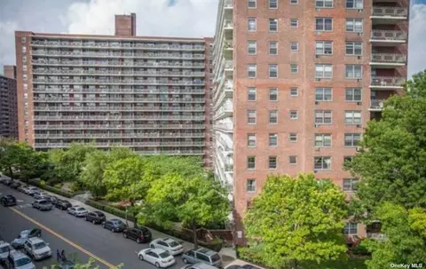 61-25 97th St #25-LE, Rego Park, NY 11374