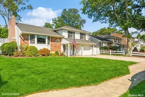 1422 Wagner St, Wantagh, NY 11793