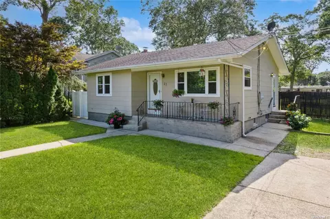 83 Auborn Ave, Shirley, NY 11967