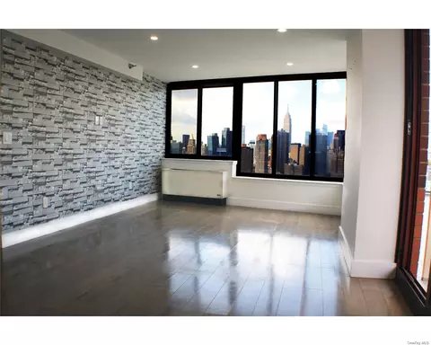 4-74 48th Ave #33B, Long Island City, NY 11109