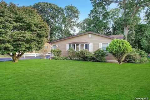 30 Cedar Dr, Miller Place, NY 11764
