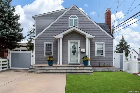 30 Chapman, Bay Shore, NY 11706