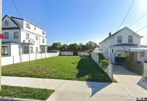 137-21 Centreville St, Ozone Park, NY 11417