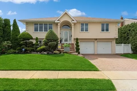 19 Anchor Dr, Massapequa, NY 11758