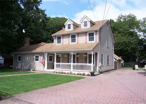 71 Cedarhurst Ave, Selden, NY 11784
