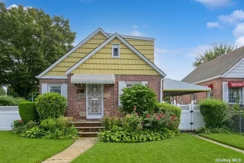 118-01 227th St, Cambria Heights, NY 11411