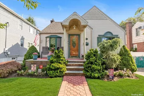 16 Franklin Ave, New Hyde Park, NY 11040