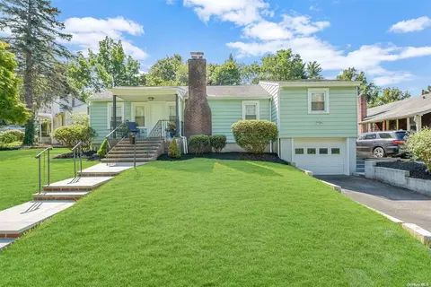 107 Kissam Ln, Glen Head, NY 11545