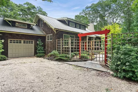 11 Greenway, East Hampton, NY 11937