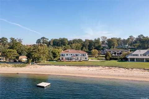 1 Half Moon Ln, Sands Point, NY 11050