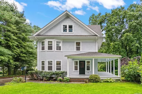 12 Valley Ave, Locust Valley, NY 11560