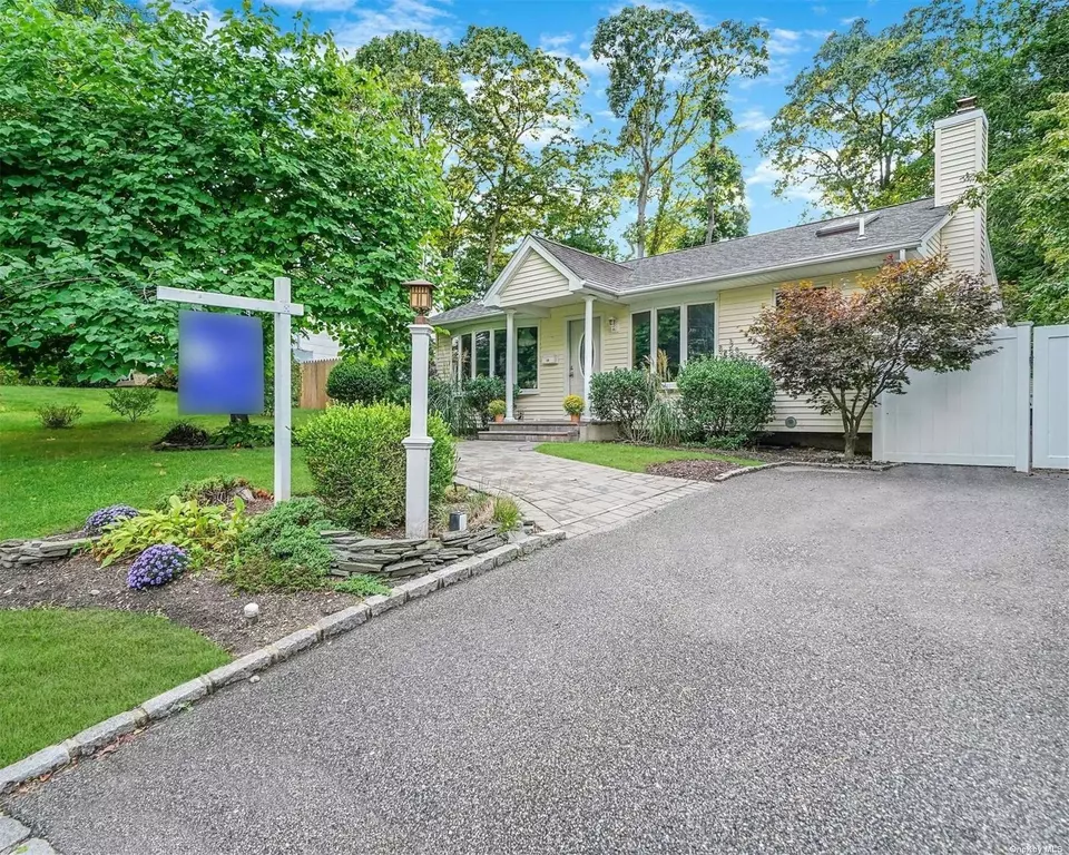 24 Upland Dr, East Northport, NY 11731 12 Photos Movoto