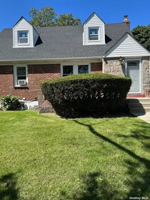 114-108 231st St, Cambria Heights, NY 11411