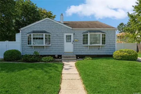 691 N Lewis Ave, Lindenhurst, NY 11757