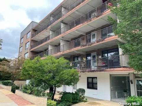 55 Bergen Pl #3E, Freeport, NY 11520
