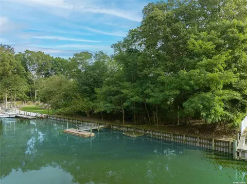 230 Wiggins Ln, Greenport, NY 11944