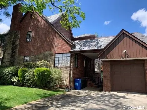67-43 110th St, Forest Hills, NY 11375