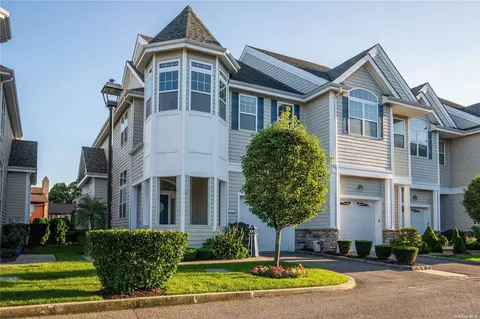 121 Jackie Ct #121, Patchogue, NY 11772