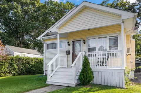 21 Homestead Ave, Port Jefferson Station, NY 11776