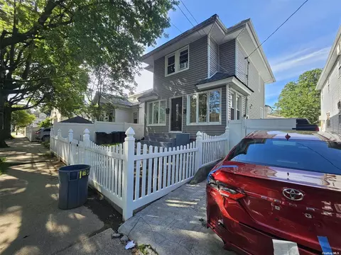 110-44 175th St, Jamaica, NY 11433