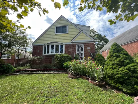 163-44 26th Ave, Flushing, NY 11358