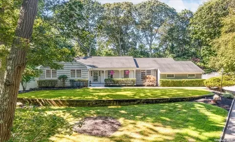 258 N Country Rd, Wading River, NY 11792