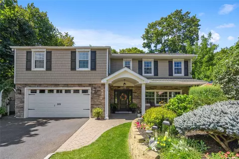 18 Hemlock Dr, Syosset, NY 11791