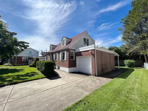 1489 New Hyde Park Dr, New Hyde Park, NY 11040