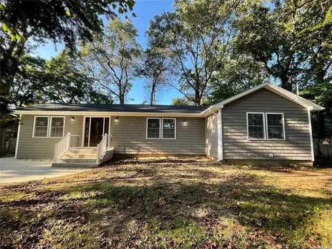 59 Delamere St, Huntington, NY 11743